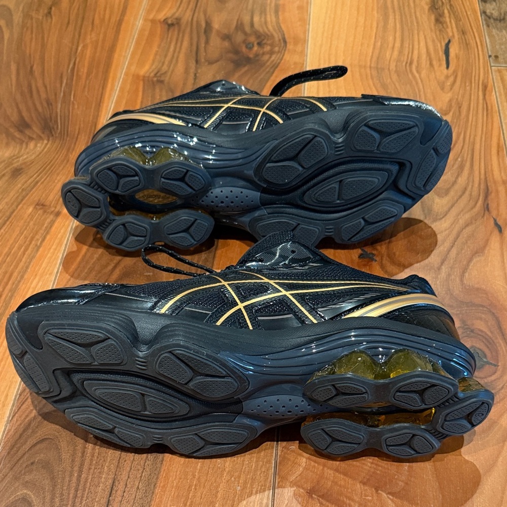 ASICS Men's Black and Gold Athletic Shoes - Picture 7 of 10